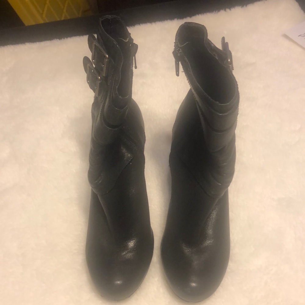 Juicy above the ankle high heeled boots. P947